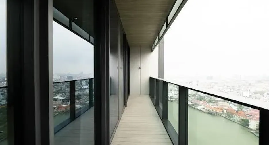 For rent 2 bedrooms condo in Khlong San, Bangkok