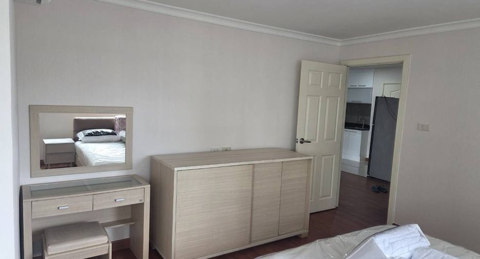 For rent 2 bedrooms condo in Watthana, Bangkok