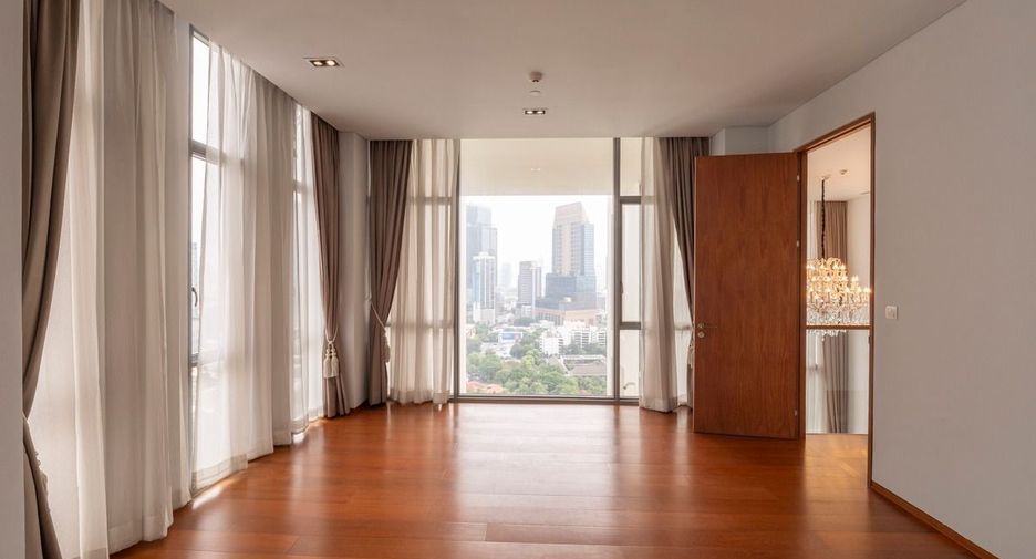 À louer 4 chambres condo à Sathon, Bangkok