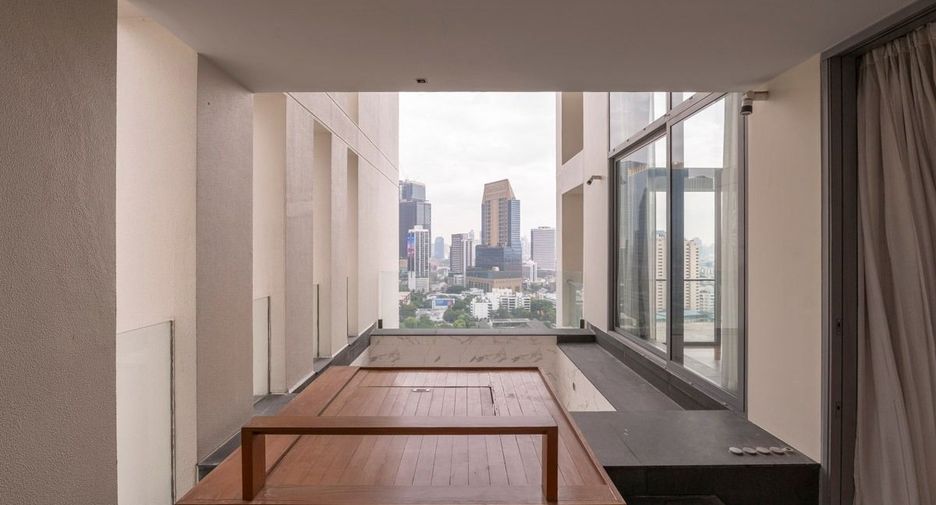À louer 4 chambres condo à Sathon, Bangkok