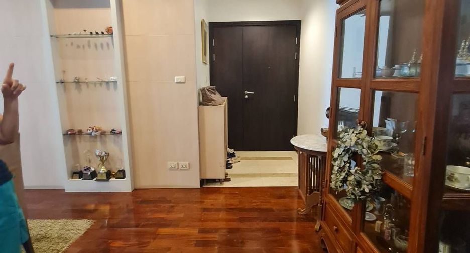 For sale 2 bedrooms condo in Khlong Toei, Bangkok