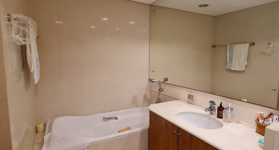 For sale 2 bedrooms condo in Khlong Toei, Bangkok