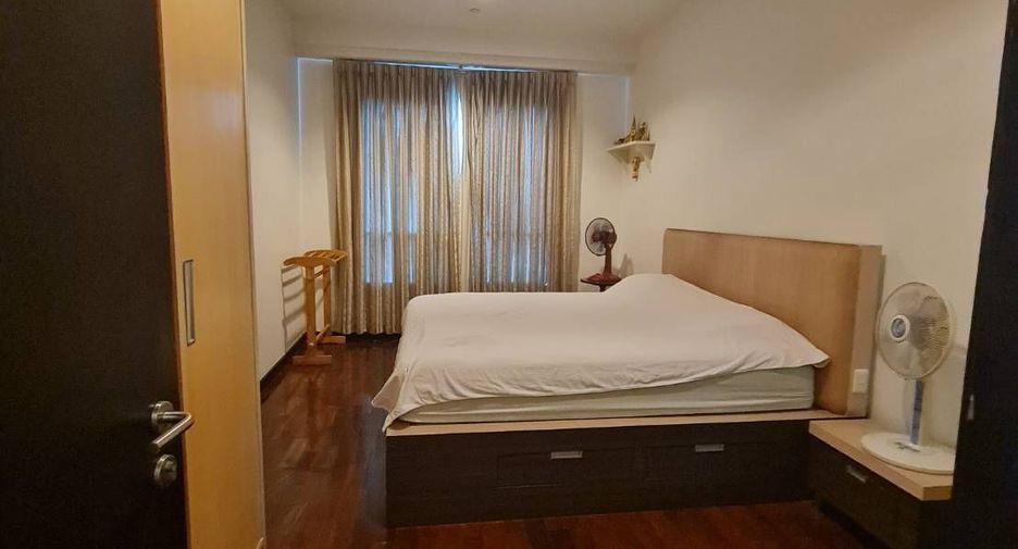 For sale 2 bedrooms condo in Khlong Toei, Bangkok
