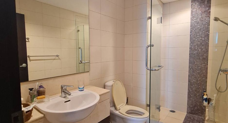For sale 2 bedrooms condo in Khlong Toei, Bangkok