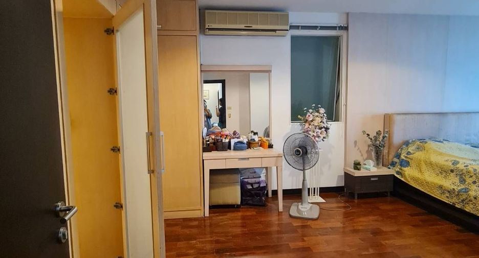 For sale 2 bedrooms condo in Khlong Toei, Bangkok