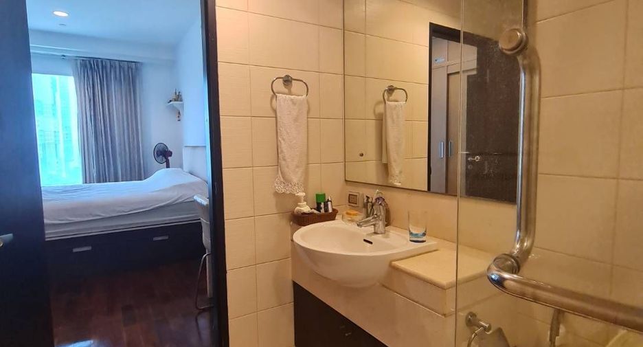 For sale 2 bedrooms condo in Khlong Toei, Bangkok