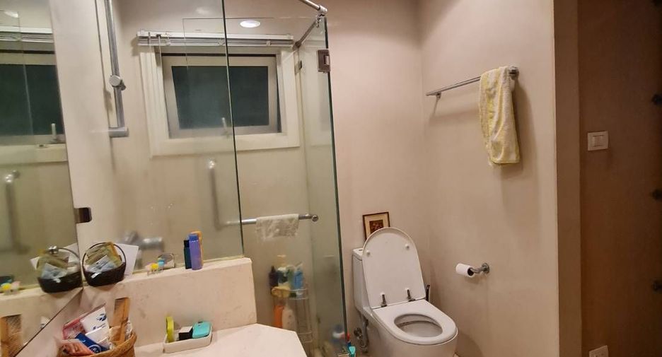 For sale 2 bedrooms condo in Khlong Toei, Bangkok