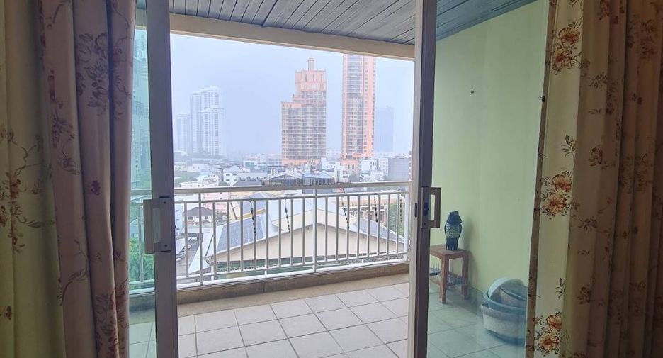 For sale 2 bedrooms condo in Khlong Toei, Bangkok