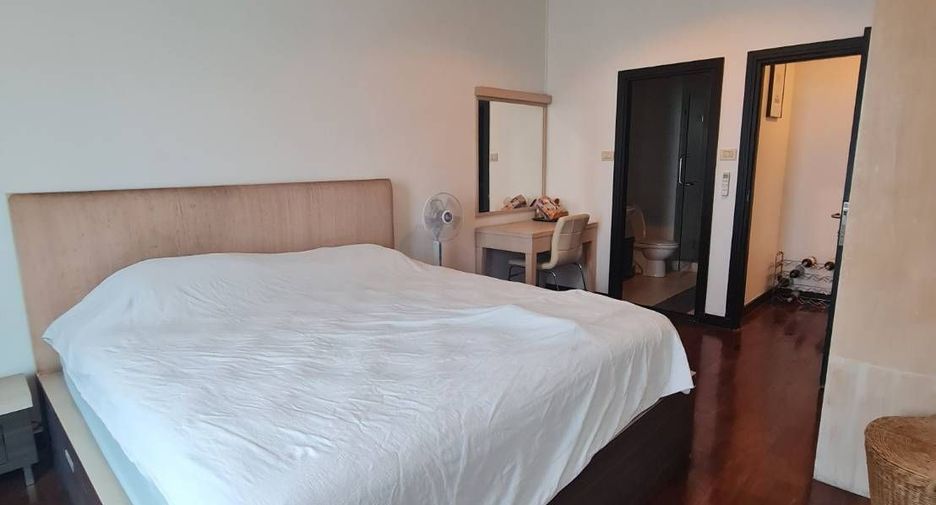 For sale 2 bedrooms condo in Khlong Toei, Bangkok