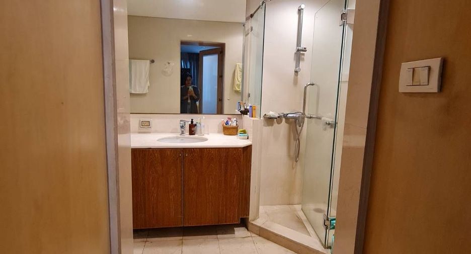 For sale 2 bedrooms condo in Khlong Toei, Bangkok