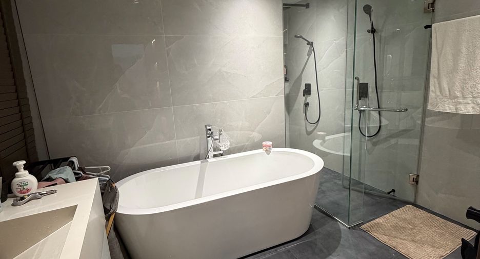 For sale 2 bedrooms condo in Phaya Thai, Bangkok
