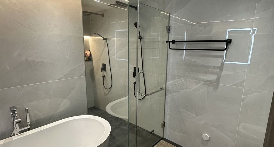 For sale 2 bedrooms condo in Phaya Thai, Bangkok