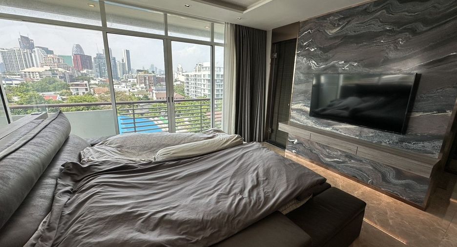 For sale 2 bedrooms condo in Phaya Thai, Bangkok