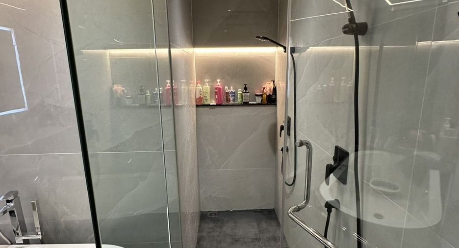 For sale 2 bedrooms condo in Phaya Thai, Bangkok