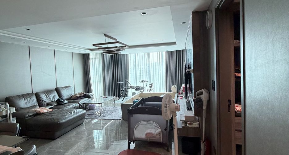 For sale 2 bedrooms condo in Phaya Thai, Bangkok