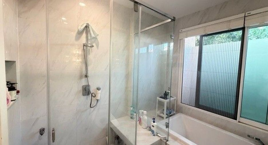 For rent 4 bedrooms house in Bang Phli, Samut Prakan