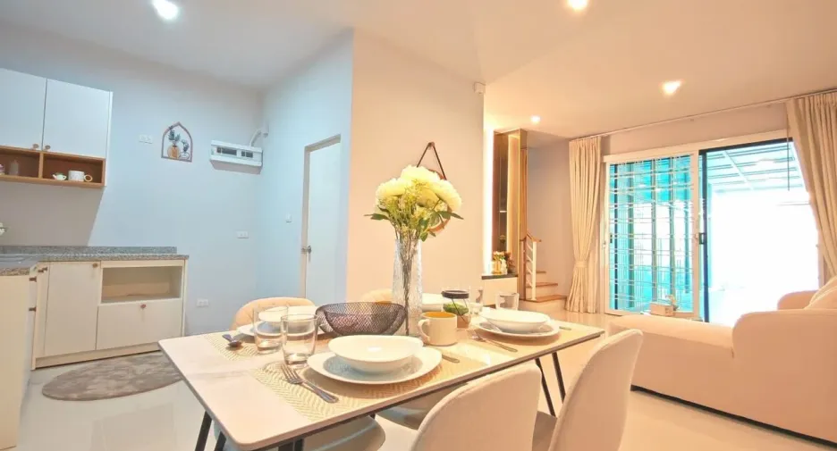 Casa adosada en venta de 3 habitaciones en East Pattaya, Pattaya