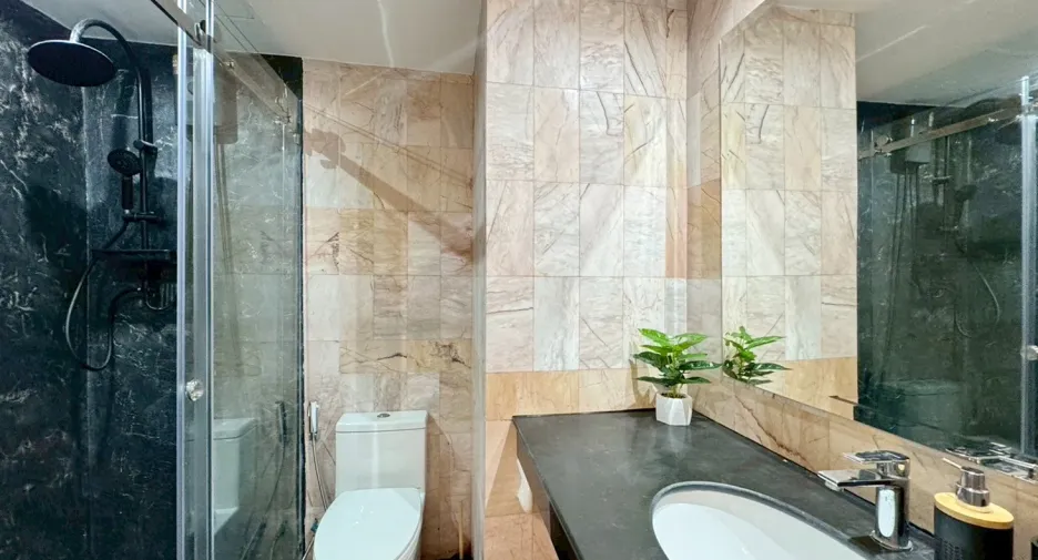 For sale 2 bedrooms condo in South Pattaya, Pattaya