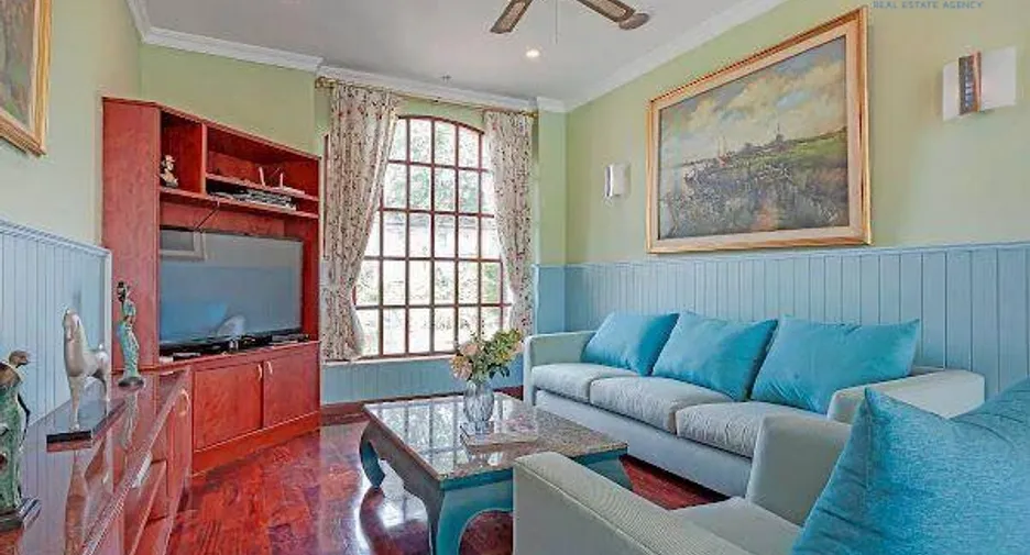 For sale 6 bedrooms villa in East Pattaya, Pattaya