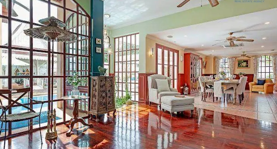 For sale 6 bedrooms villa in East Pattaya, Pattaya