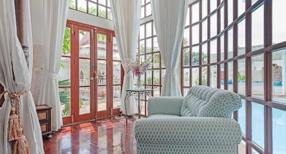 For sale 6 bedrooms villa in East Pattaya, Pattaya