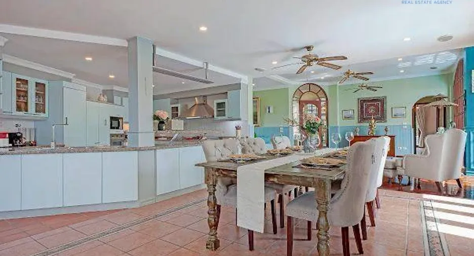 For sale 6 bedrooms villa in East Pattaya, Pattaya