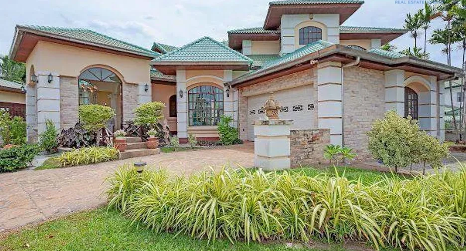 For sale 6 bedrooms villa in East Pattaya, Pattaya