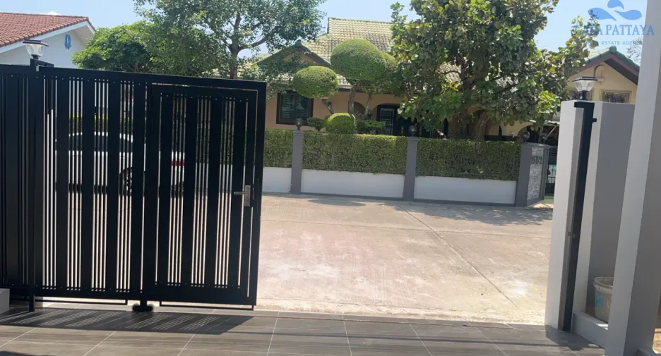 For sale 3 bedrooms house in East Pattaya, Pattaya