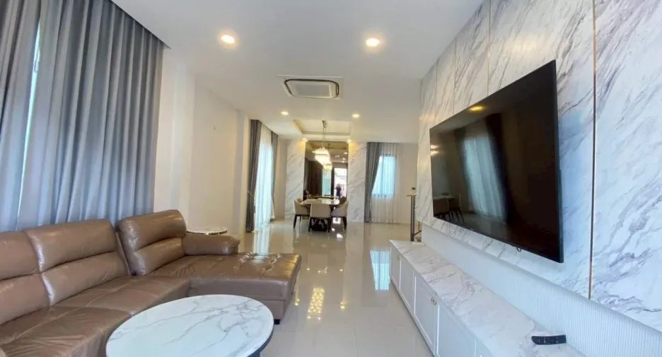 For rent 3 bedrooms house in East Pattaya, Pattaya