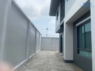 Casa en alquiler de 3 habitaciones en Bang Lamung, Chonburi