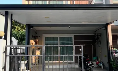 À vendre 3 chambres maison de ville à East Pattaya, Pattaya