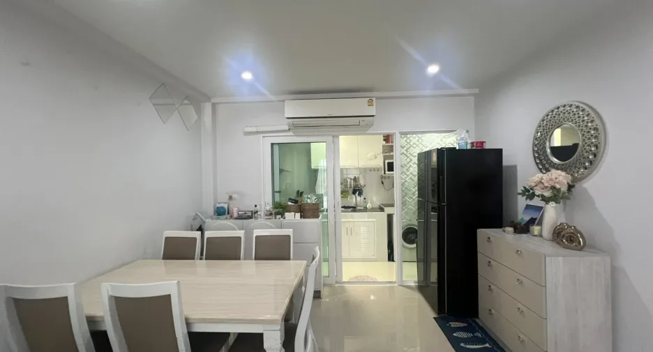 For sale 3 bedrooms townhouse in East Pattaya, Pattaya