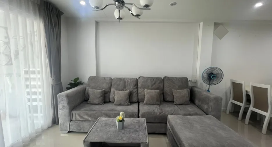 For sale 3 bedrooms townhouse in East Pattaya, Pattaya
