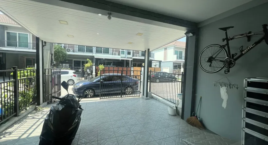 For sale 3 bedrooms townhouse in East Pattaya, Pattaya