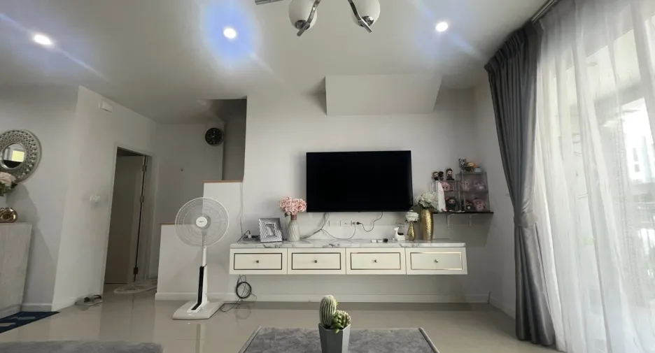 For sale 3 bedrooms townhouse in East Pattaya, Pattaya