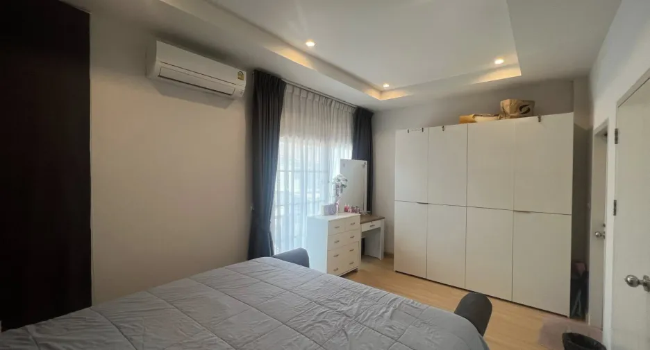 For sale 3 bedrooms townhouse in East Pattaya, Pattaya