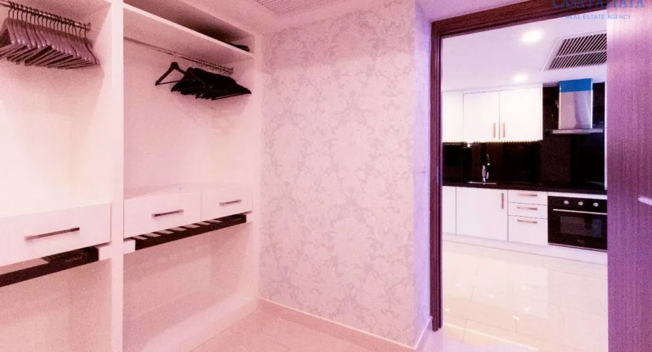 For sale 2 bedrooms condo in South Pattaya, Pattaya