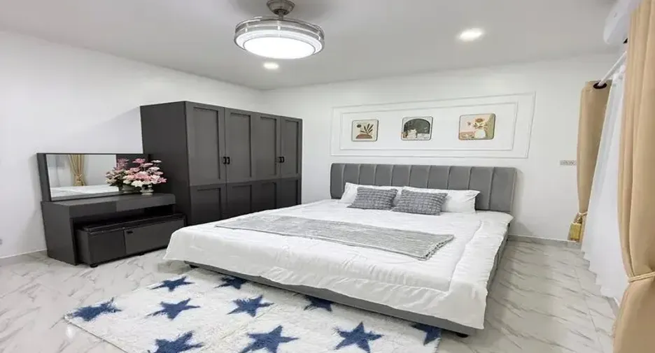 For sale 4 bedrooms house in East Pattaya, Pattaya