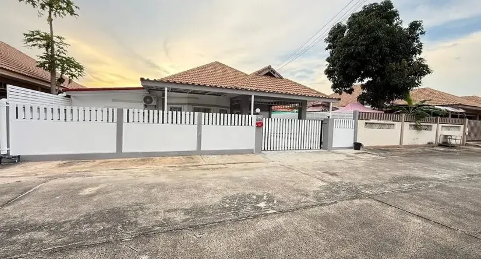 For sale 4 bedrooms house in East Pattaya, Pattaya