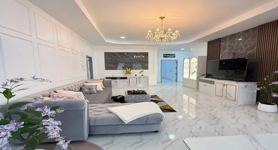 For sale 4 bedrooms house in East Pattaya, Pattaya