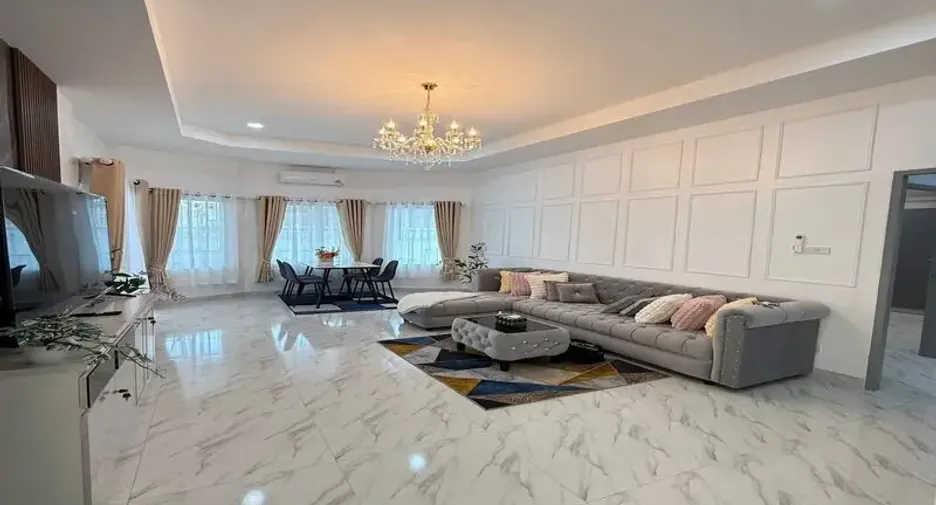For sale 4 bedrooms house in East Pattaya, Pattaya