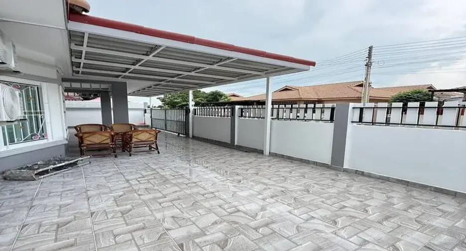 For sale 4 bedrooms house in East Pattaya, Pattaya