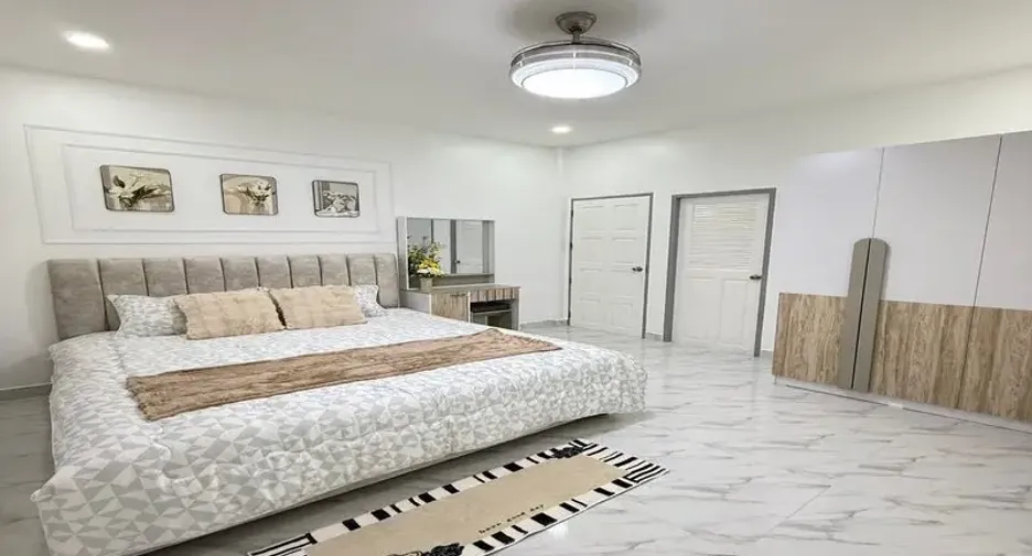 For sale 4 bedrooms house in East Pattaya, Pattaya