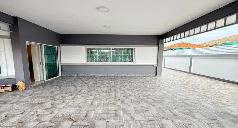 For sale 4 bedrooms house in East Pattaya, Pattaya