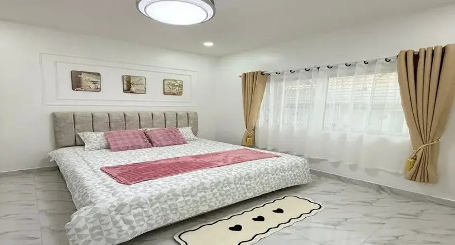 For sale 4 bedrooms house in East Pattaya, Pattaya