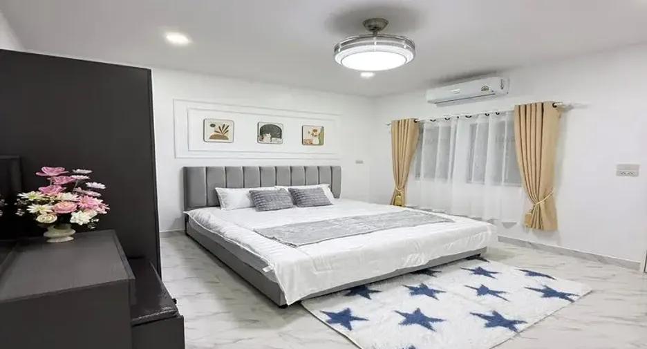 For sale 4 bedrooms house in East Pattaya, Pattaya