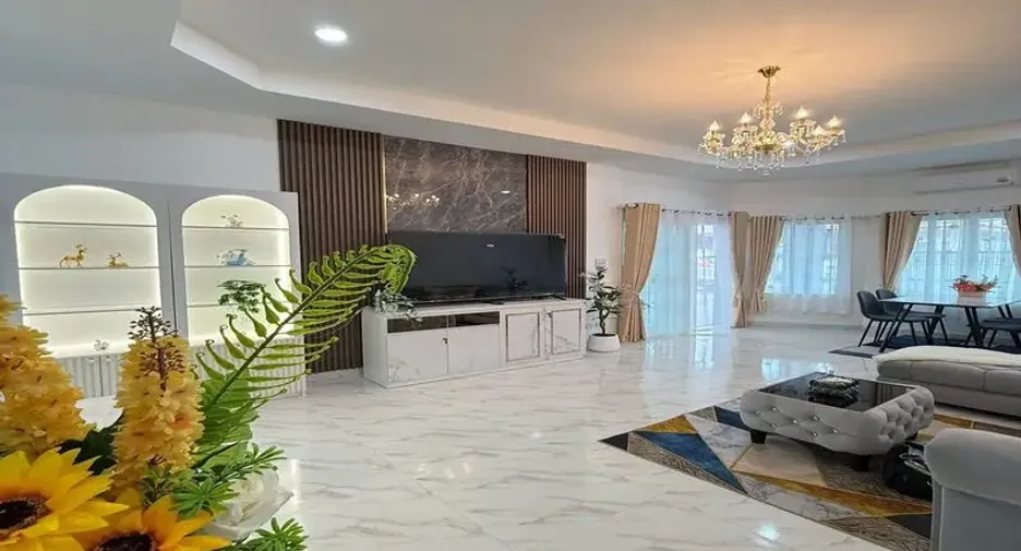 For sale 4 bedrooms house in East Pattaya, Pattaya