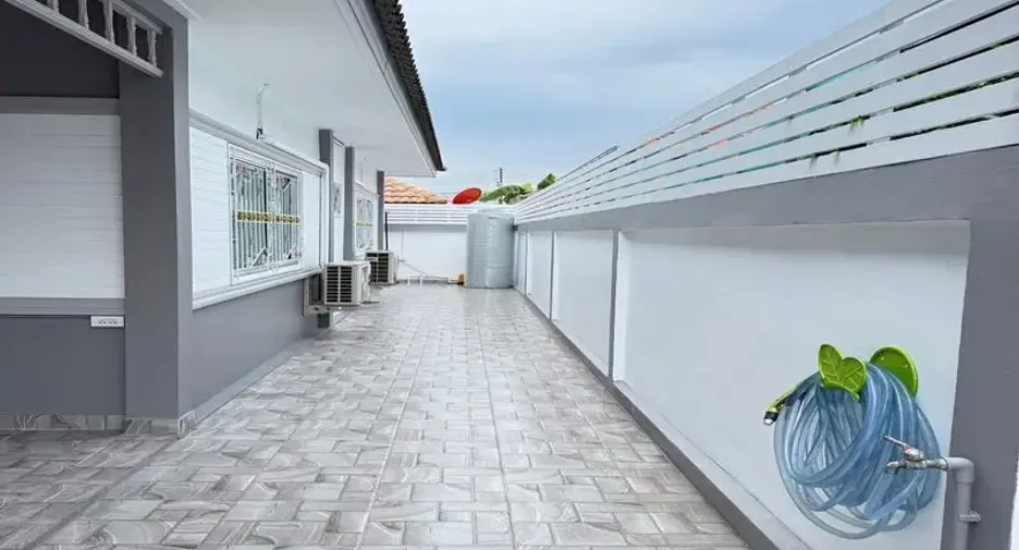 For sale 4 bedrooms house in East Pattaya, Pattaya