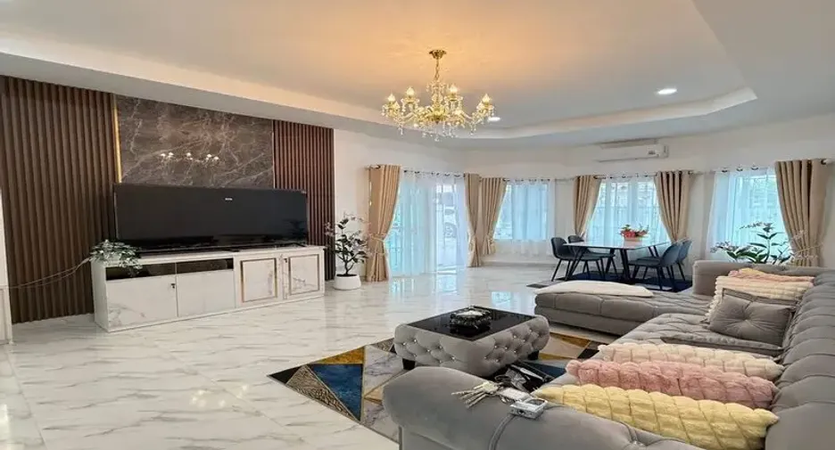 For sale 4 bedrooms house in East Pattaya, Pattaya