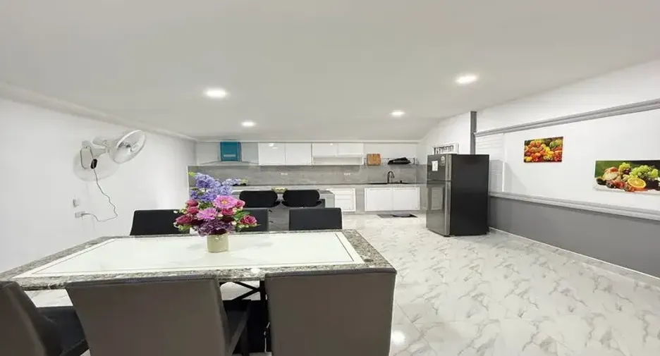 For sale 4 bedrooms house in East Pattaya, Pattaya